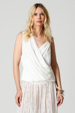 Blusa Transpassada Com Strass No Ombro