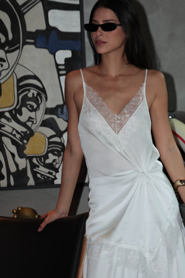 Regata Em Cetim com Renda