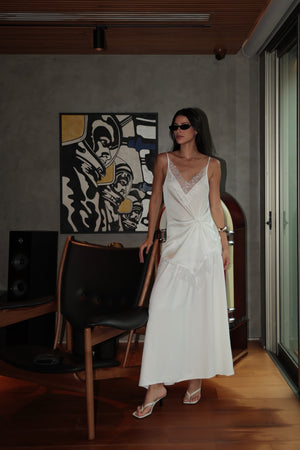 Regata Em Cetim com Renda